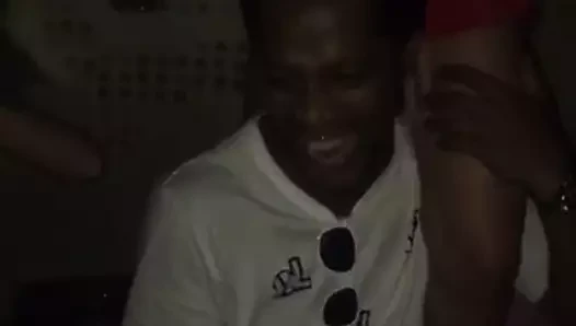Ronaldinho evinde çılgın