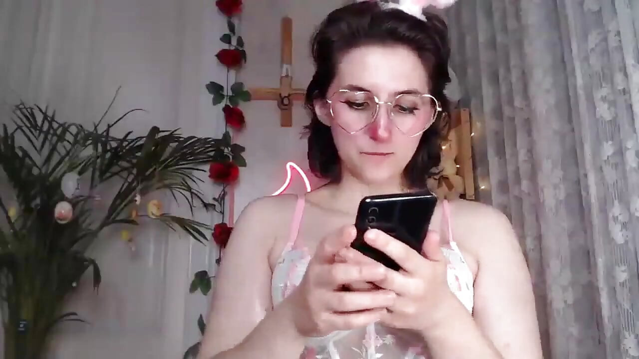 Seksi edepsiz Paskalya kamera gösterisi