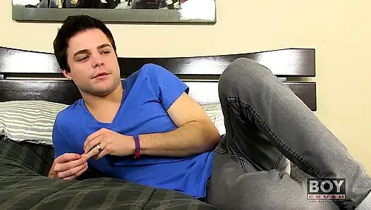 Siyah taşaklar, pembe dildo ve Bay Fitch