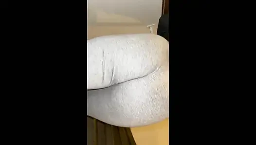 Büyük Götlü Evli Orta Yaşlı Seksi Kadın Uzun Büyük Zenci Yarağına aşık Oluyor