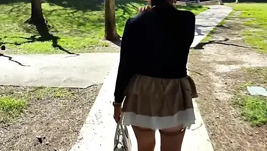Halka açık Mini Etek Külotsuz Anal Tıkaçlı