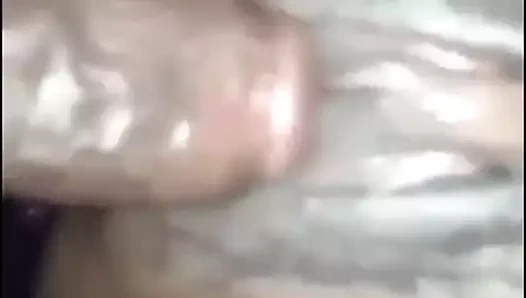 Bebek bakıcısı duştan çıkarken bbd emmek istiyor