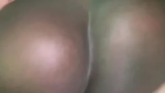 Yalnızken evine gittim ve onu çok sert siktim