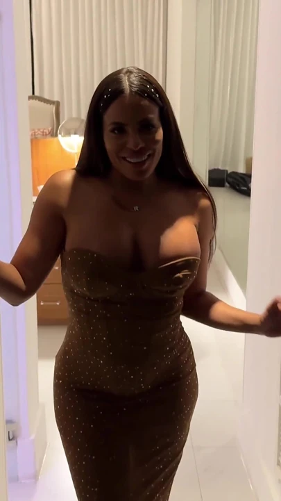 Seksi Miami latin luna star büyük yaraklı İngiliz tarafından sikiliyor