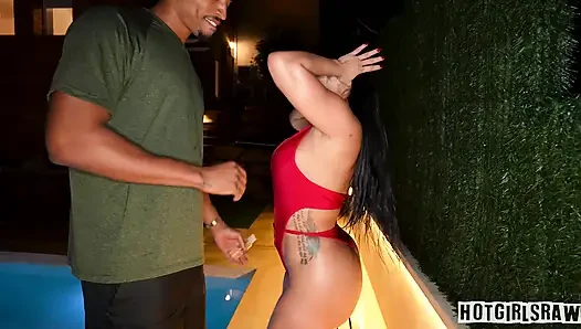 İspanya'da seksi Sara Retali