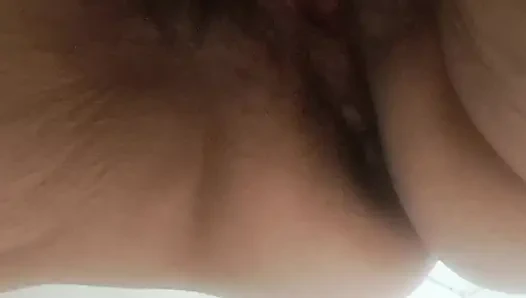 Üvey anne fışkırtarak gerçekten güzel bir orgazm yaşıyor