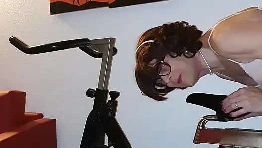 Göt sikişi ve trim tekerleği ile eğlence