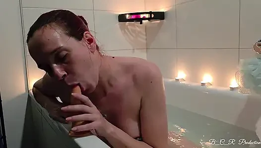 Yasak Tatlı Arzu Köpüklü Banyoda