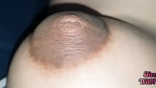 Üvey kızımı siktiğimde amının çok sevimli olduğunu görüyorum