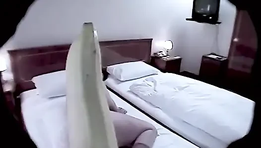 Otelde Boşalma Naylonlu MILF