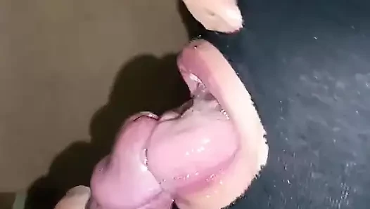 Padosan baldız emiyor, mastürbasyon yapıyor ve boşalıyor