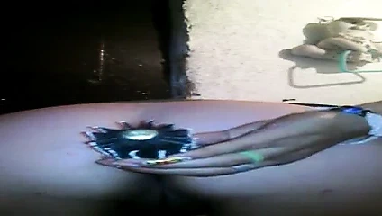 Doggystyle anal mastürbasyon yapmak ile bir fırça