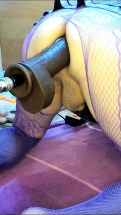 Crossdresser göt deliğini fucking machine ve BAM dildo ile mahvediyor | Bölüm 1
