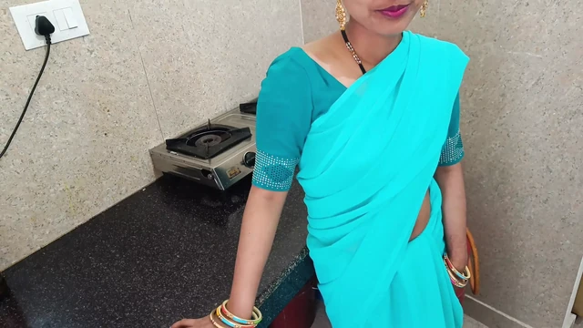 Индийская деревенская невестка и шурин стонет, пока получает болезненный трах в задницу в первый раз.