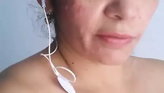 Madura se masturba con zanahoria