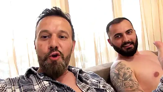 Siyah Canavar Yarak Iki Sürtük Kaltağı Çifte Domaltarak Sikiyor