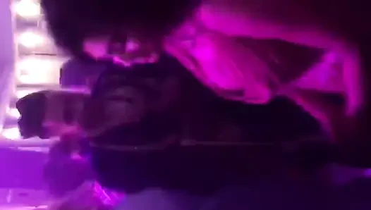 Srilanka piumi hansamali'nin göğüsleri ranjan'a dokunuyor