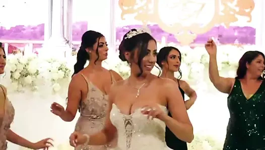 büyük busty kadınlarla dans