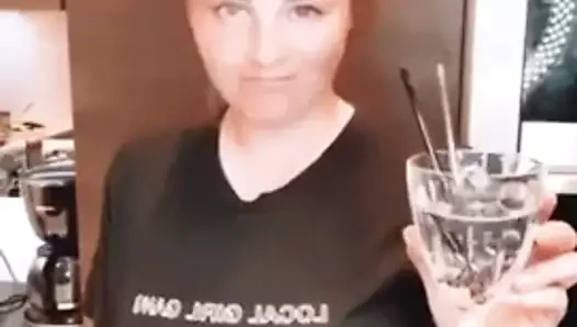 Cam orta yaşlı seksi kadınlar