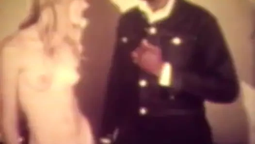 Siyah teslimatçı ve genç kız (1960'larda vintage)