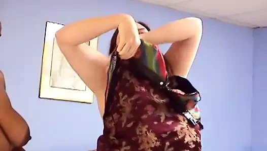 Büyük beden lezbiyen üçlü grup sekste iki zenci civciv ve bir büyük memeli üçlü grup seks