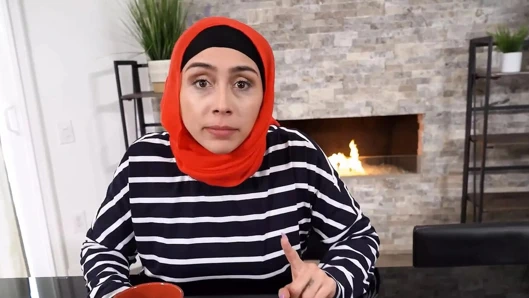 Tesettür seks - orta doğulu üvey anne kocasının aldattığından şüpheleniyor intikam için üvey oğlunu sikiyor