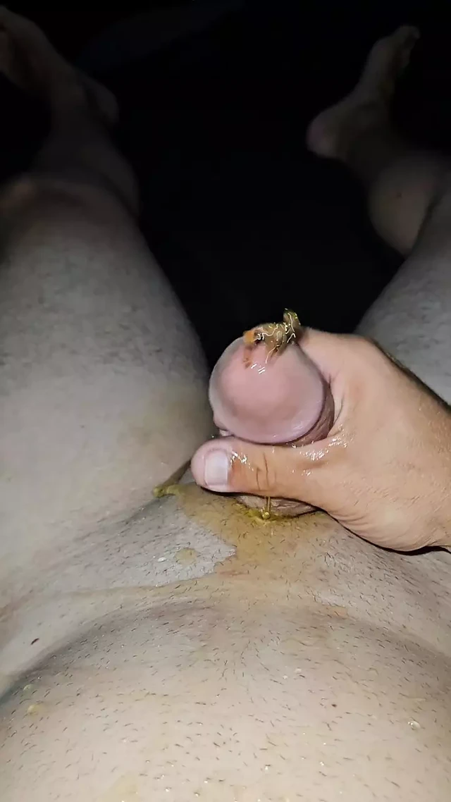 Her şeyi fışkırtıyor.