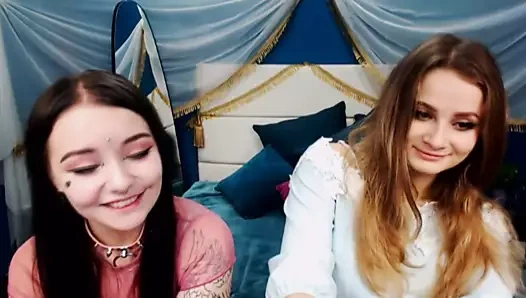 Güzel kolej hottie yiyor her diğer kedi