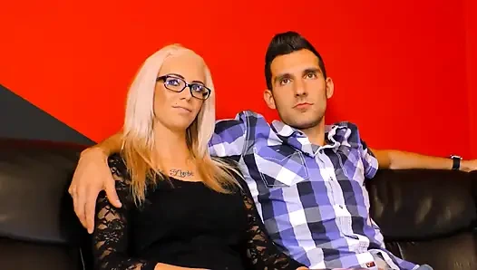 Çok seksi dövmeli çift amcık sikişiyor... ağzına boşalma