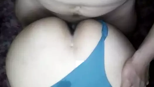 Amiga entangada de Perrito en el Hotel