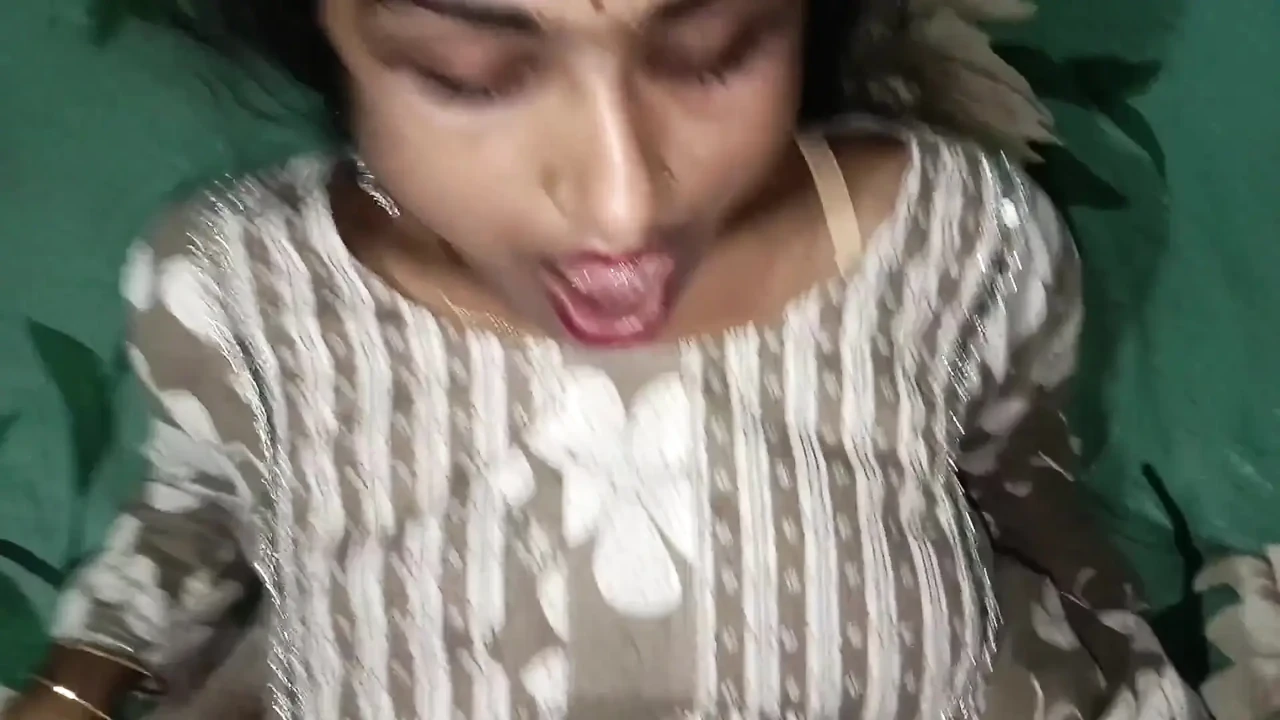 Üvey kız kardeşimin odasına gece geç saatlerde ziyaret tam gece tutkulu seks