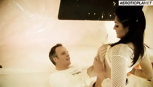 Muz s3: ateşli ikizler iki adamla seks yapıyor ve krem