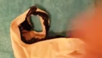 Karımın yeni yıkanmış bir tangasını aldım