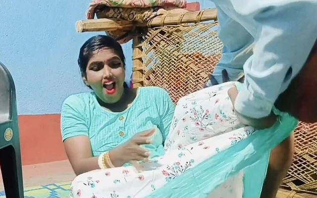 Öğrenci ev öğretmeniyle özel tution'a ders verirken çok romantik