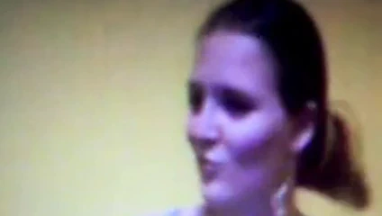 Dumb livecamgirl6 alır onu yüz tükür üzerinde