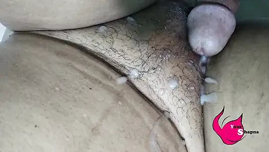 Sadece spermini amcığıma yırttı, o sert bir sikici.