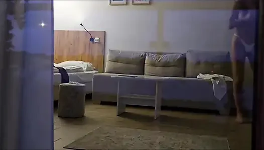 Bir Röntgenci Balkonda Beni Izliyor.