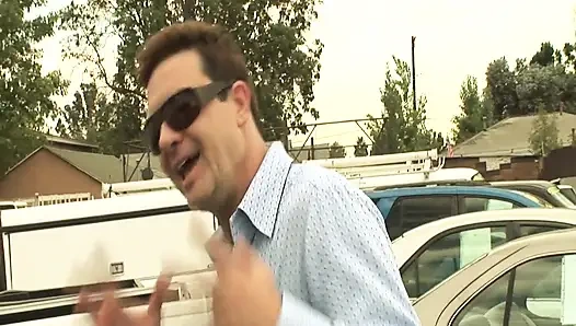 Olgun sarışın ve esmer kızlar vahşi orgazm için parmaklıyor