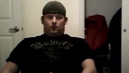 Yakışıklı dostum büyük aletini okşayarak