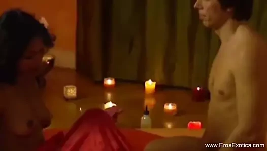 Aşırı bakım ve uyarılma ile onu kedi dokunmak