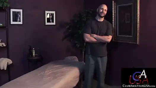 Kıllı eşcinsel görüşmeden sonra David Chase'in yarağını ovuyor