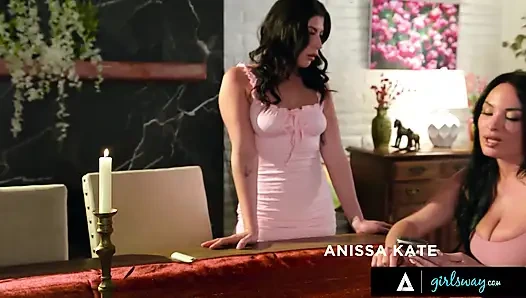 Girlsway - evli çift Gal Ritchie ve Anissa Kate yıldönümünü şehvetli randevu gecesi ile kutluyor