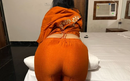 Komşu kızına arkadaşıyla anal seks yapıyor