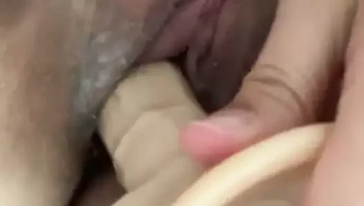 Ateşli evli kadın dildo eğlencesi