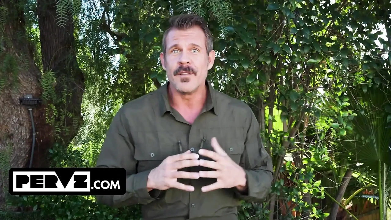 Watch Bush Hunter Jason Tracks Down A Rare Full Bush Specimen In Florida Swamps (High Quality) - Sydney Special