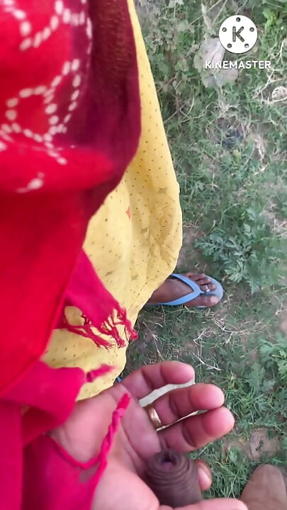 Desi girl sex in jungle( desi chut Chudai jungle mai bhabhi ko choda)