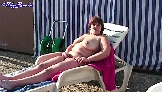 Beşinci kattan gelen bayan işçi tarafından sikiliyor