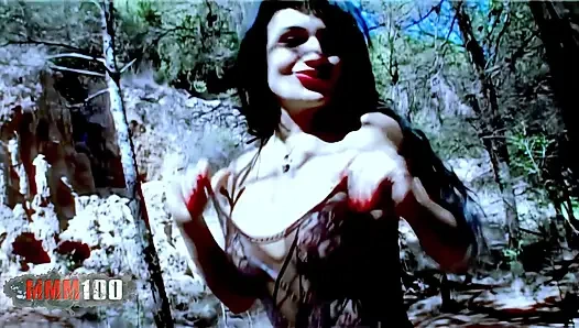 Nina Roberts yıldızı Nina Roberts ormanda soyunuyor