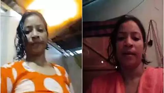 Bugün özel- sevimli bak desi kız gösteren ...