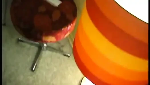 Zenci ateşli kız kıyafetlerini değiştiriyor